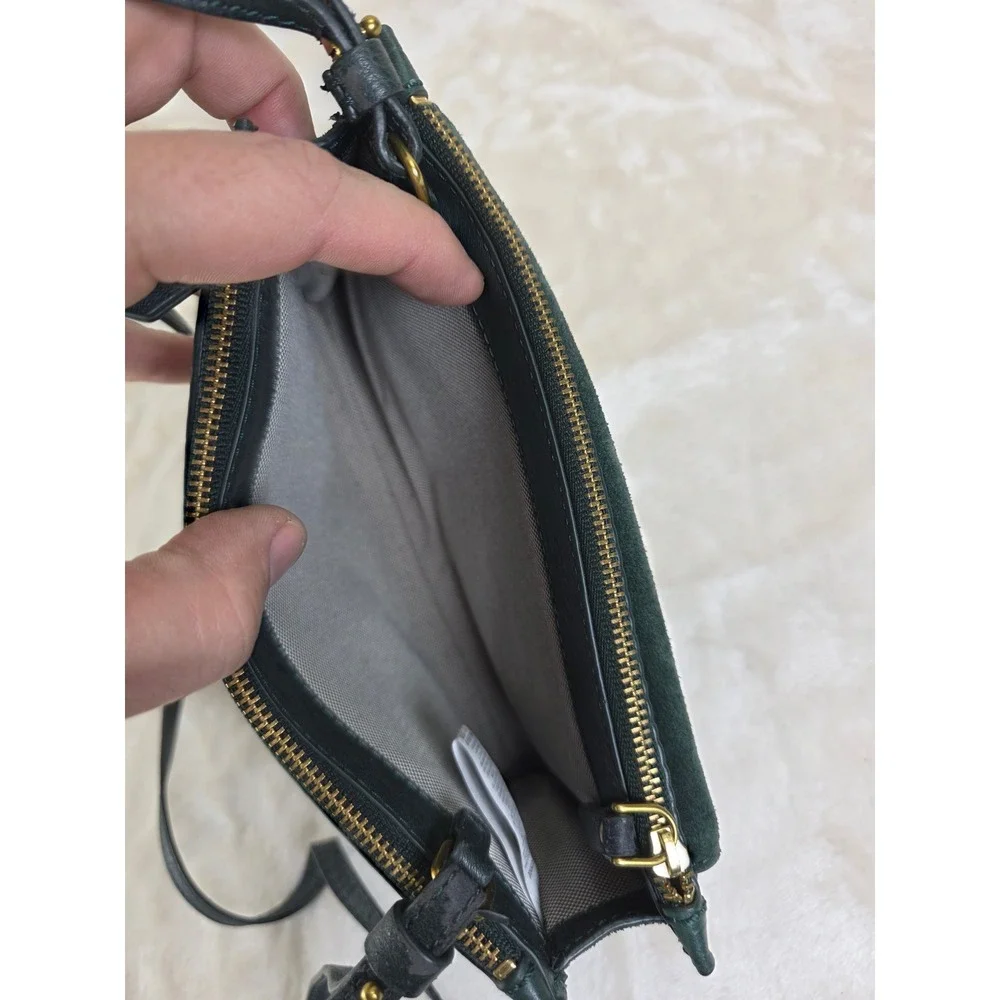 Fossil Leather Suede Trim Crossbody Wallet Green Croc‎ Embossed Zip Clutch